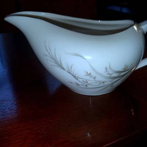 Nice 1960s Castlecourt Wheat Spray Pattern Fine China Creamer or Gravy Boat - Picture 1 of 12